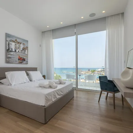 Blue Waves Beachfront וילה